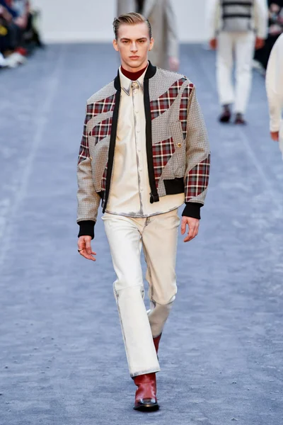 Look 50